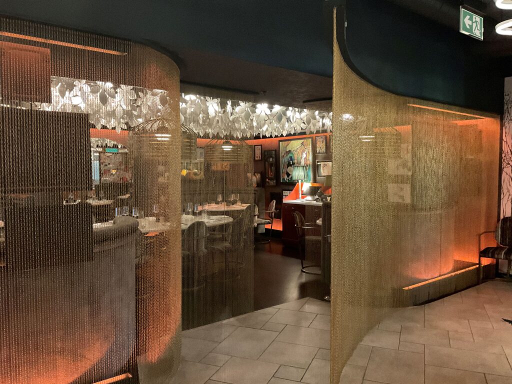 rosarium bar and restaurant lighting