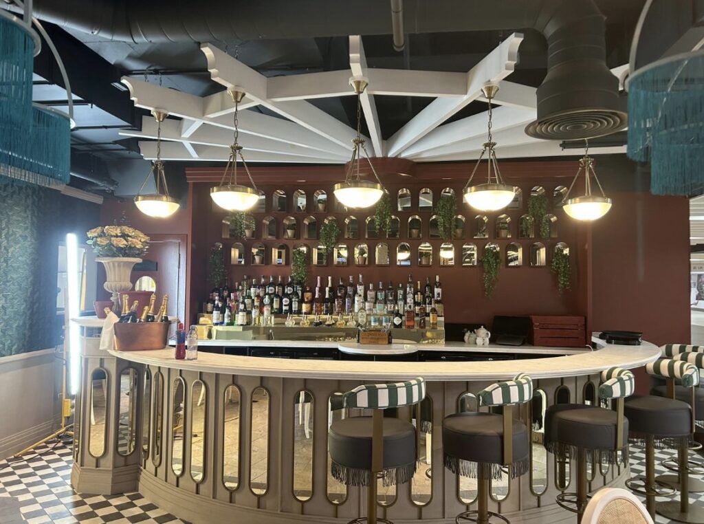 rosarium bar and restaurant lighting