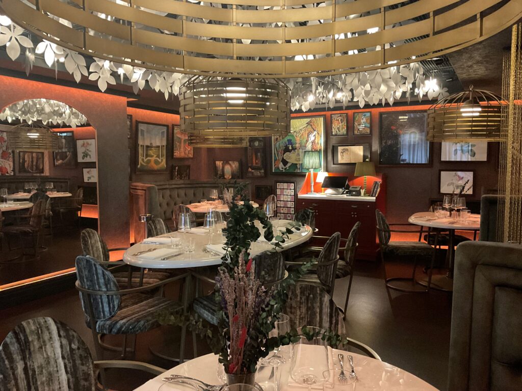 rosarium bar and restaurant lighting